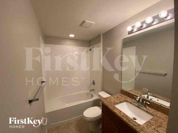 Building Photo - 1922 NW 20th Terrace