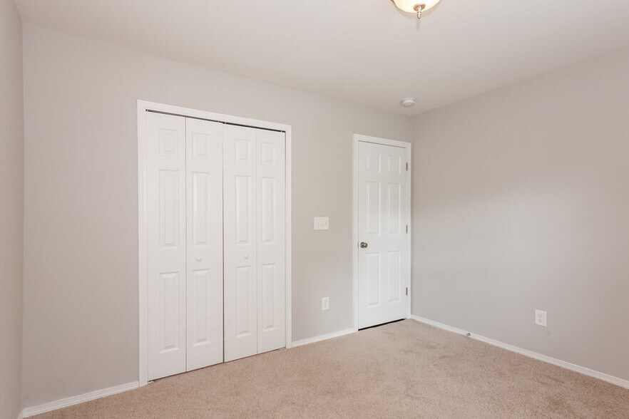 Building Photo - 2434 Buckleigh Dr