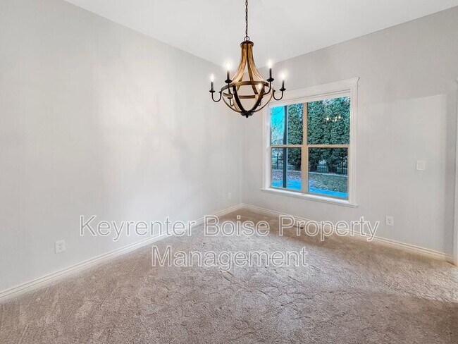 Building Photo - 1141 E Crowne Pointe Dr