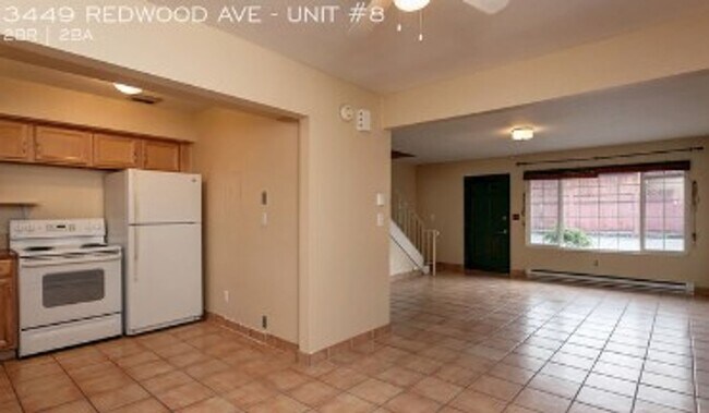 Building Photo - Spacious Townhouse-Style Condo with Patio! W/S/G included
