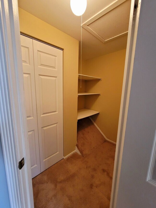 Building Photo - Lovely 2Bd/1.5Bth TH in Gaithersburg Montg...