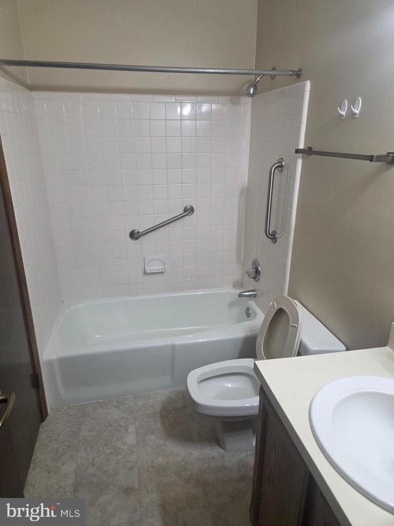 Building Photo - 23239 Rosewood Ct