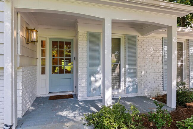 Building Photo - 4820 Powers Ferry Rd NW