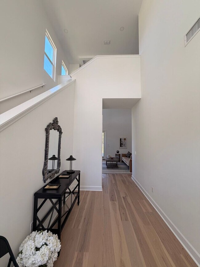 Building Photo - 5713 Bascom Ln