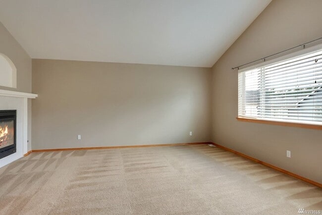 Building Photo - Beautiful home on corner lot!
