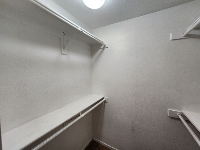 Building Photo - Beautiful 3 Bedroom & 2 1/2 Bath Condo.
