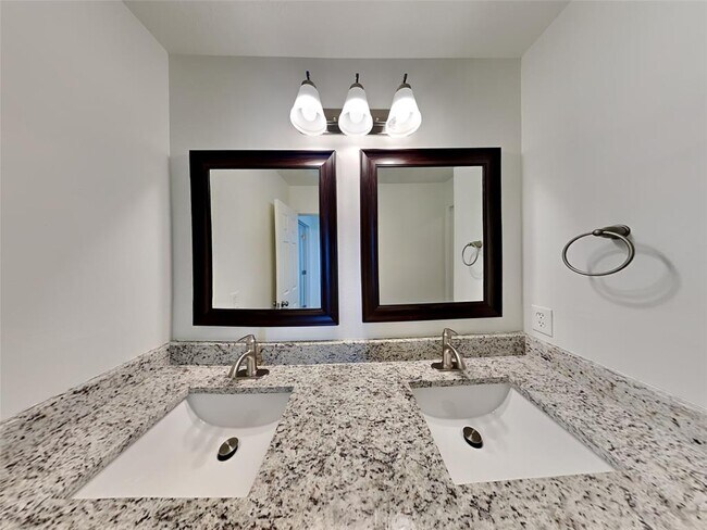 Building Photo - 4002 Ashview Ln