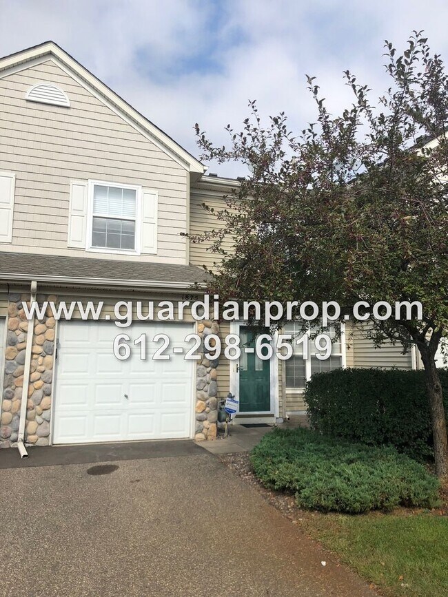 Building Photo - Shoreview Townhouse Available October 1, Open Floor Plan, Jacuzzi Tub, Fireplace, Attached Garage