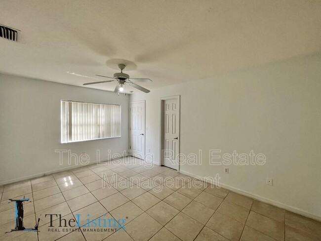 Building Photo - 327 Coconut Palm Way