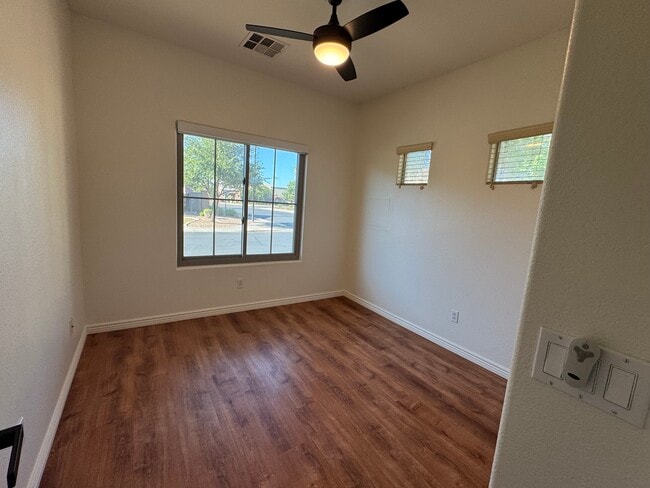Building Photo - 1511 E Joseph Way