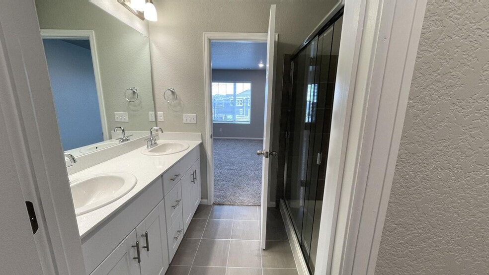 Building Photo - Stylish Henderson duplex near Barr Lake State Park