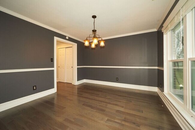 Building Photo - 4 BR with Great Floorplan in Carmel Schools!