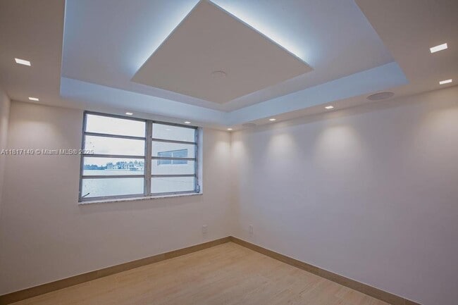 Building Photo - 1302 NE 191st St