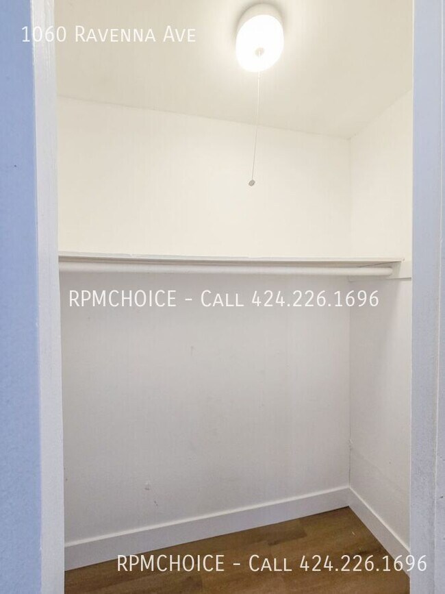 Building Photo - 1060 N Ravenna Ave