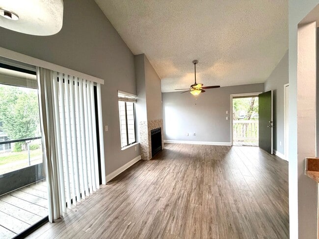 Building Photo - 549 Sun Ridge Pl