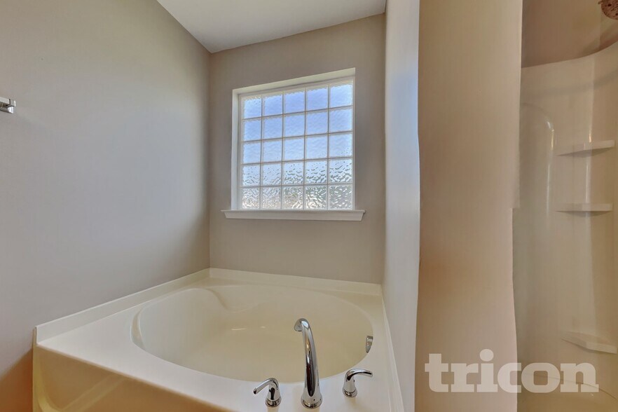 Building Photo - 514 Kerriann Ln