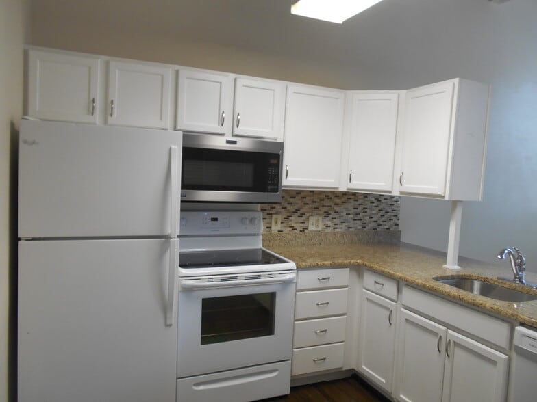 Kitchen - 735 Washington St