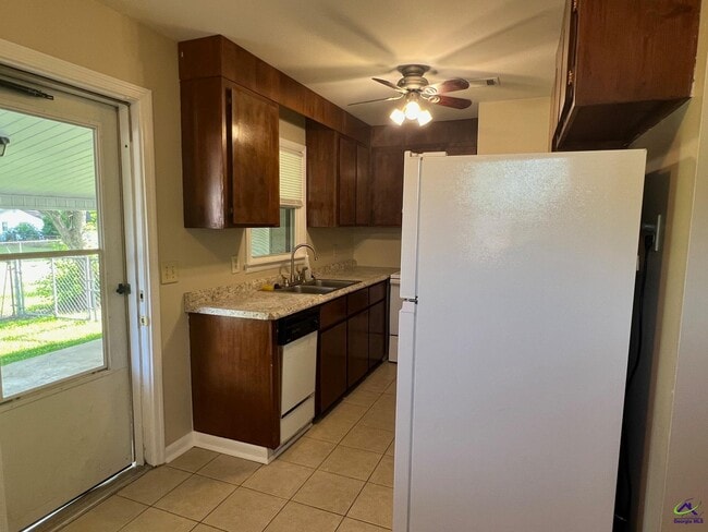 Building Photo - 314 Palomino Ln
