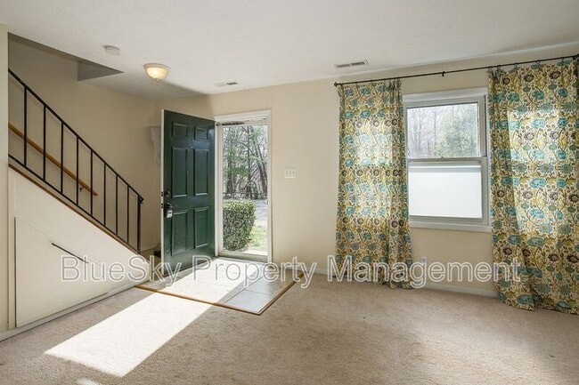Building Photo - 688 Lockesley Terrace