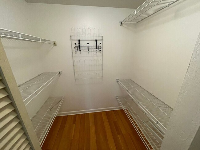 Building Photo - ANNUAL RENTAL - 2 BED / 2 BATH IN PINE HAVEN!