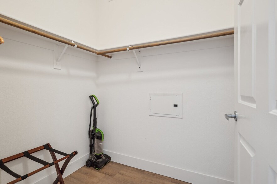 Building Photo - 6610 N 93rd Ave