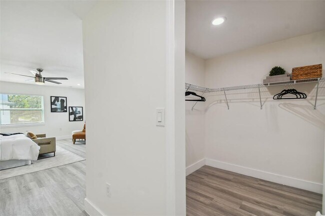 Building Photo - 4910 W San Miguel St