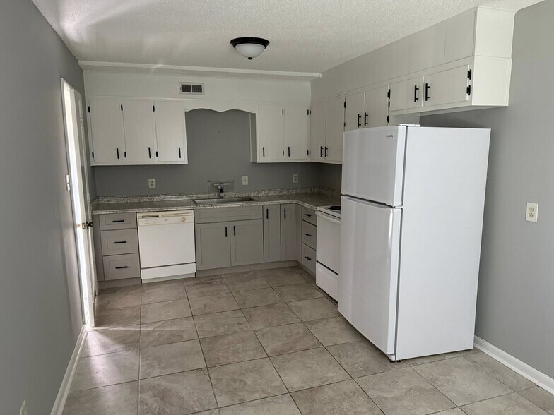 kitchen - 132 Circle Dr