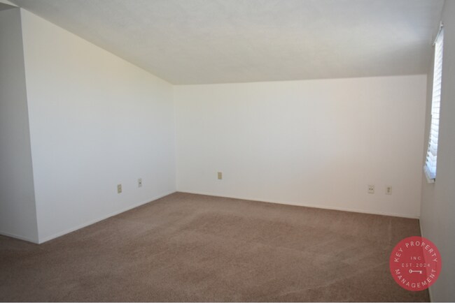 Building Photo - For Rent – Spacious 3 Bedroom, 2.5 Bath Ho...