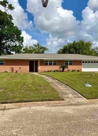 Building Photo - 3450 Durwood Dr