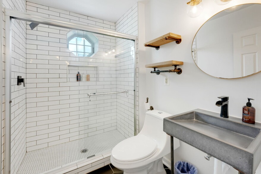 Building Photo - 520 Lamont St NW