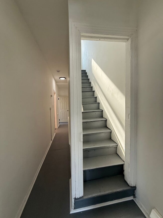 Building Photo - 295 Spring St