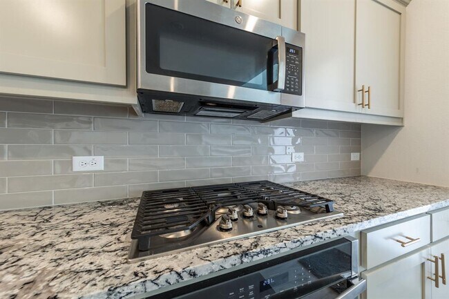 Building Photo - 2812 Sebring Cir