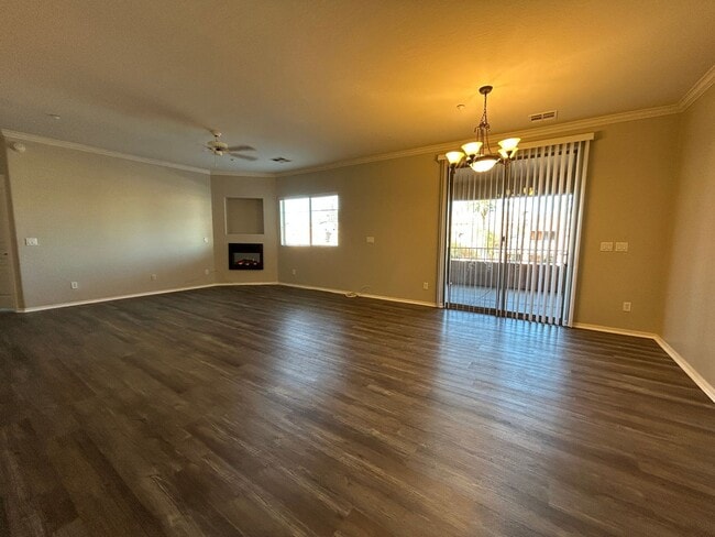 Building Photo - 955 E Knox Rd