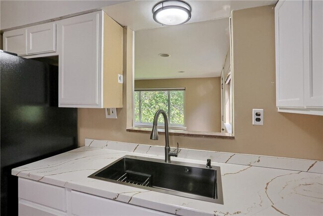 Building Photo - 194 Woodridge Dr