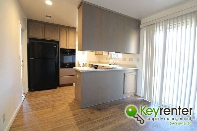 Building Photo - 2308 Rogue River Dr