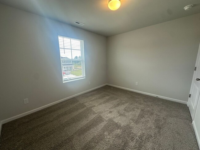 Building Photo - 191 Hornet Dr