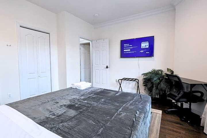 Building Photo - 108 Gotthart St