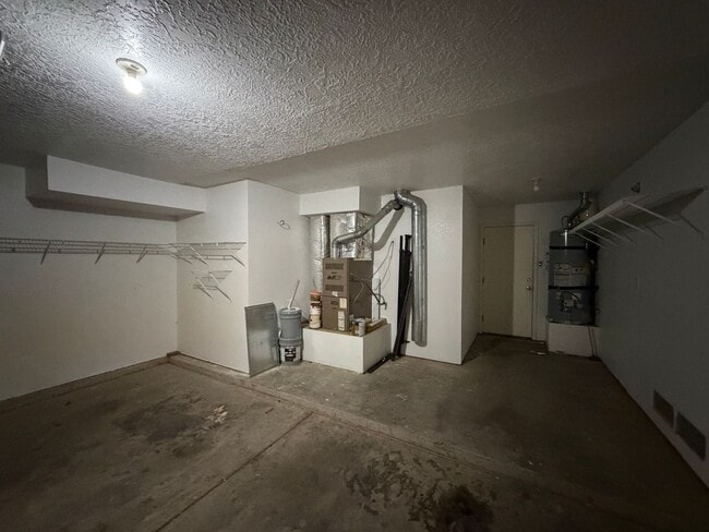 Building Photo - 3 Bedroom Home Available Near Paseo Del Norte Blvd NE & Rainbow Blvd NW!