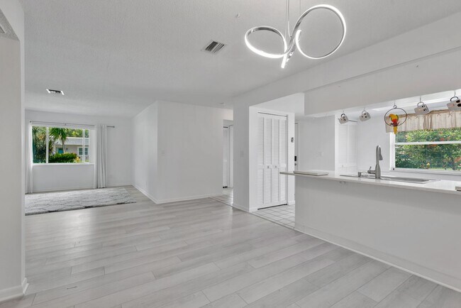 Building Photo - Golf Course Condo on Seven Springs Golf and Country Club