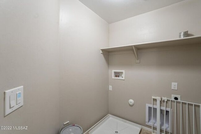 Building Photo - Spacious & Stylish Living in Saguaro Bloom...