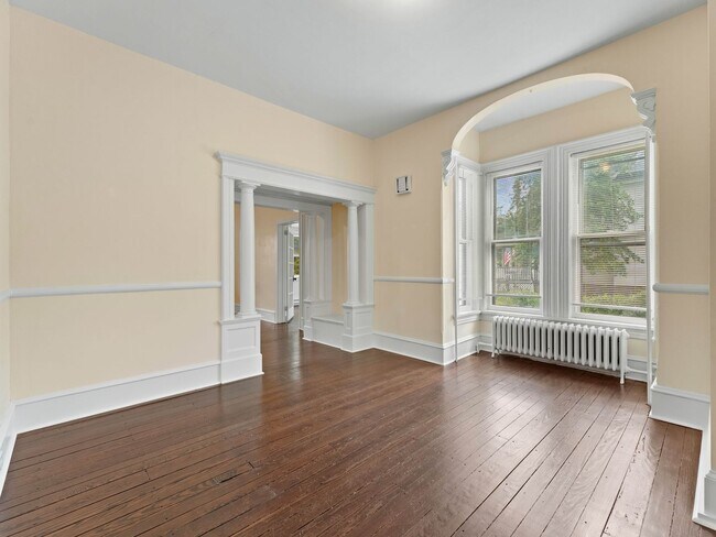 Building Photo - Spacious Updated Home with Modern Finishes in Mickleton