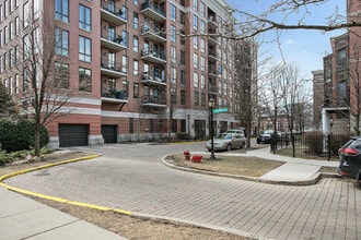 Building Photo - Luxury penthouse 2bd 1bth in Old Town