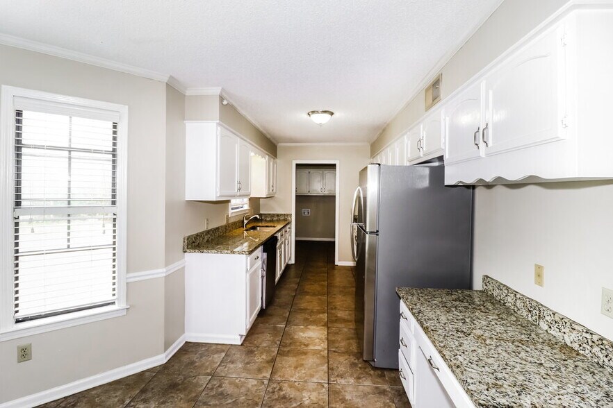 Building Photo - 4055 Delgate Cove