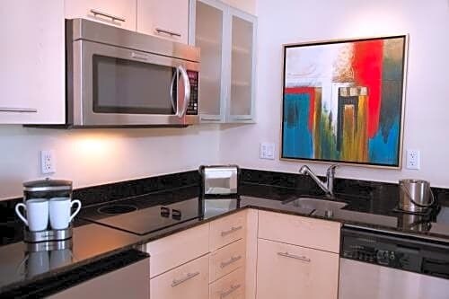 Kitchen - 2670 E Sunrise Blvd