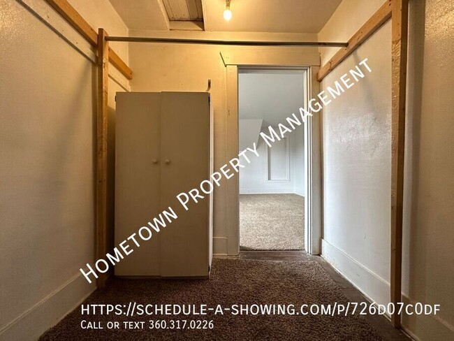 Building Photo - Updated 2 Bdr 1 bath Apt. Tacoma! Availabl...