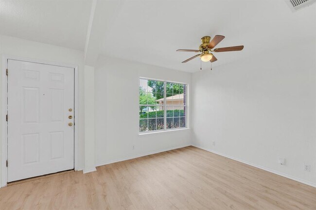 Building Photo - 104 Presidio Dr