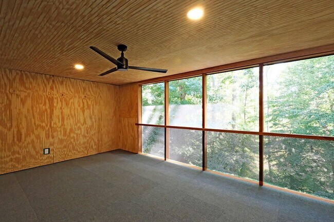 Building Photo - Spacious Pet-Friendly 4BR Home Near Downtown & UVA