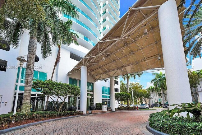 Building Photo - 7900 Harbor Island Dr