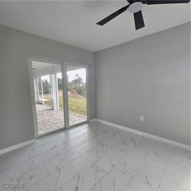 Building Photo - 1010 NE 34th Ln