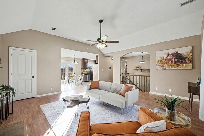 Building Photo - 1304 Freedom Dr